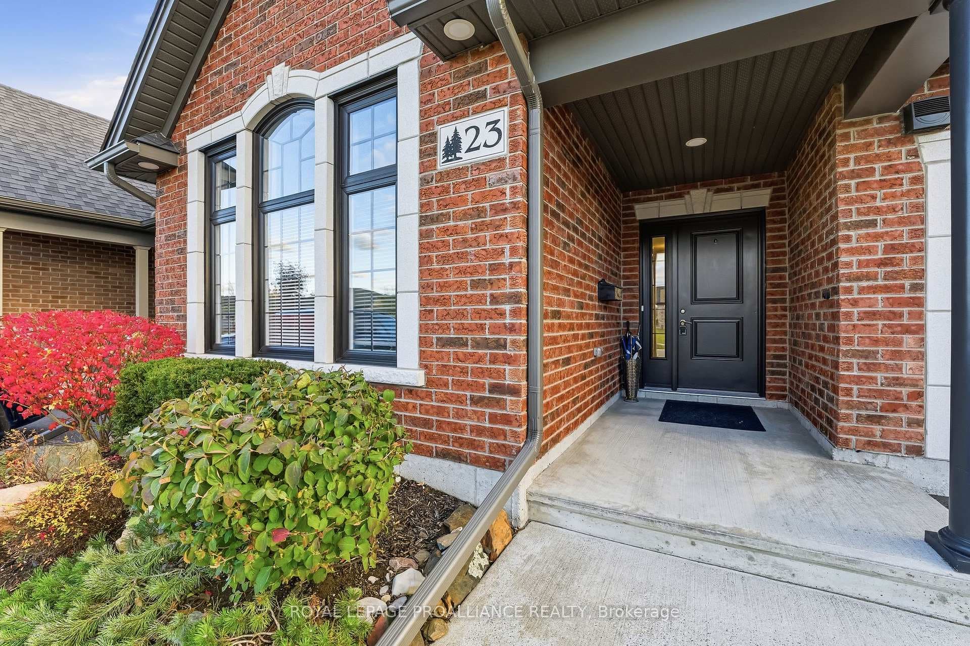 23 Cove Crescent photo 3