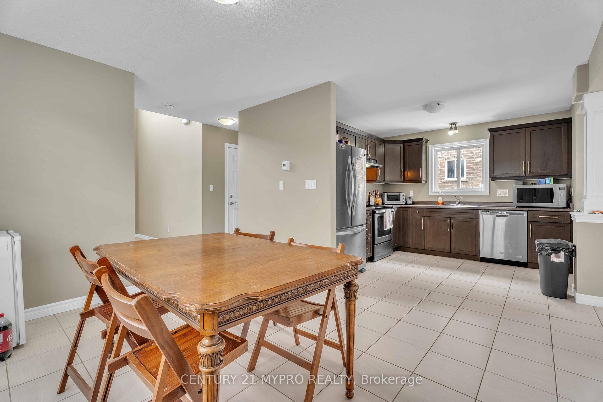 1114 Oakcrossing Road photo 9