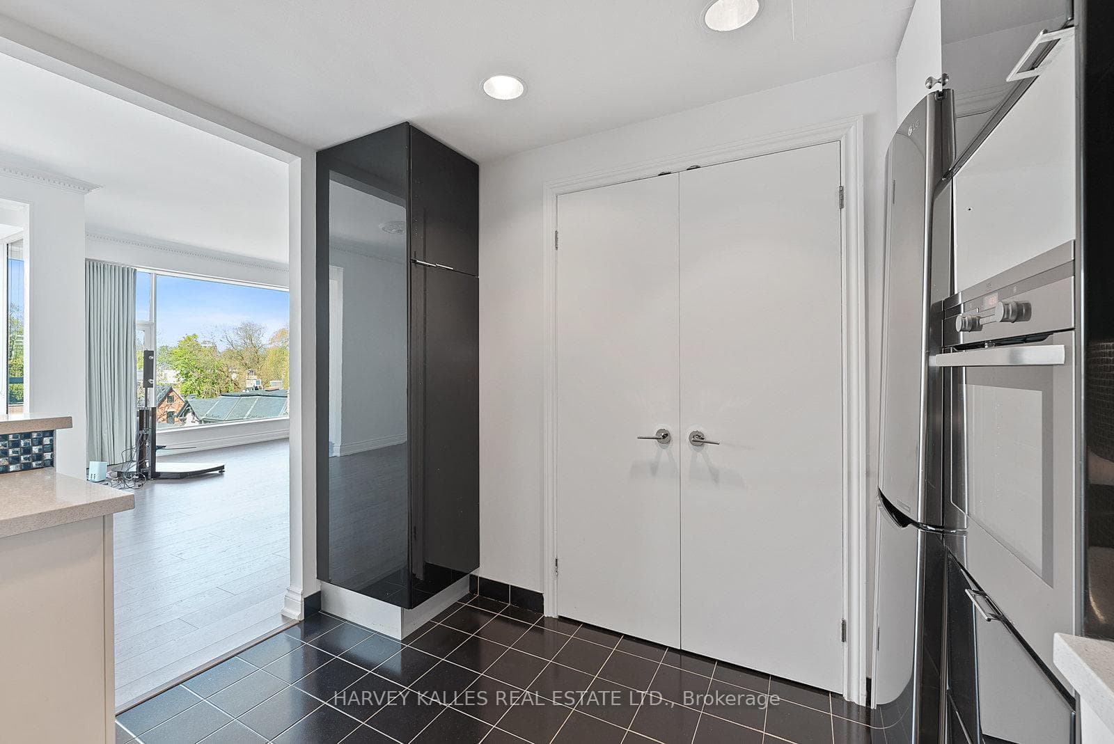 77 Avenue Road Unit 401 photo 21