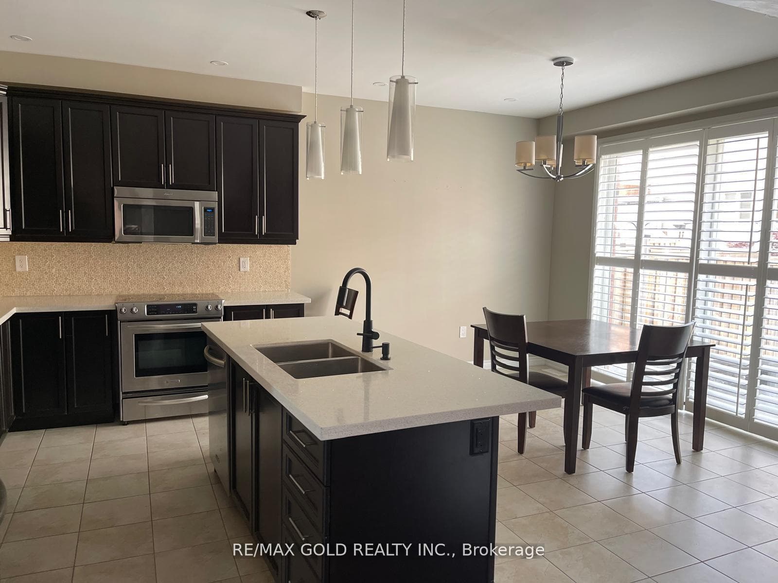 100 Enford Crescent Unit (Upper Portion) photo 6