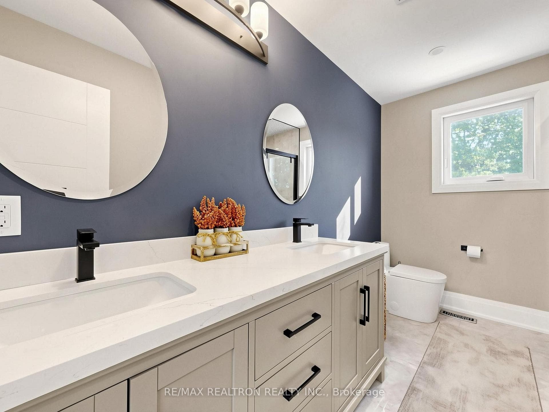 132 Stilecroft Drive photo 33