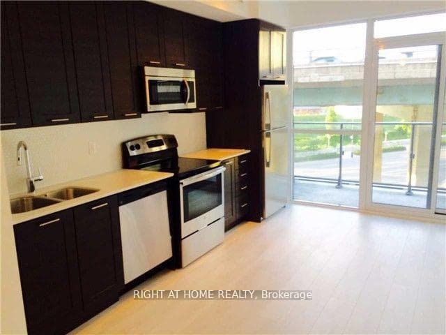 50 Bruyeres Mews Unit 612 photo 12