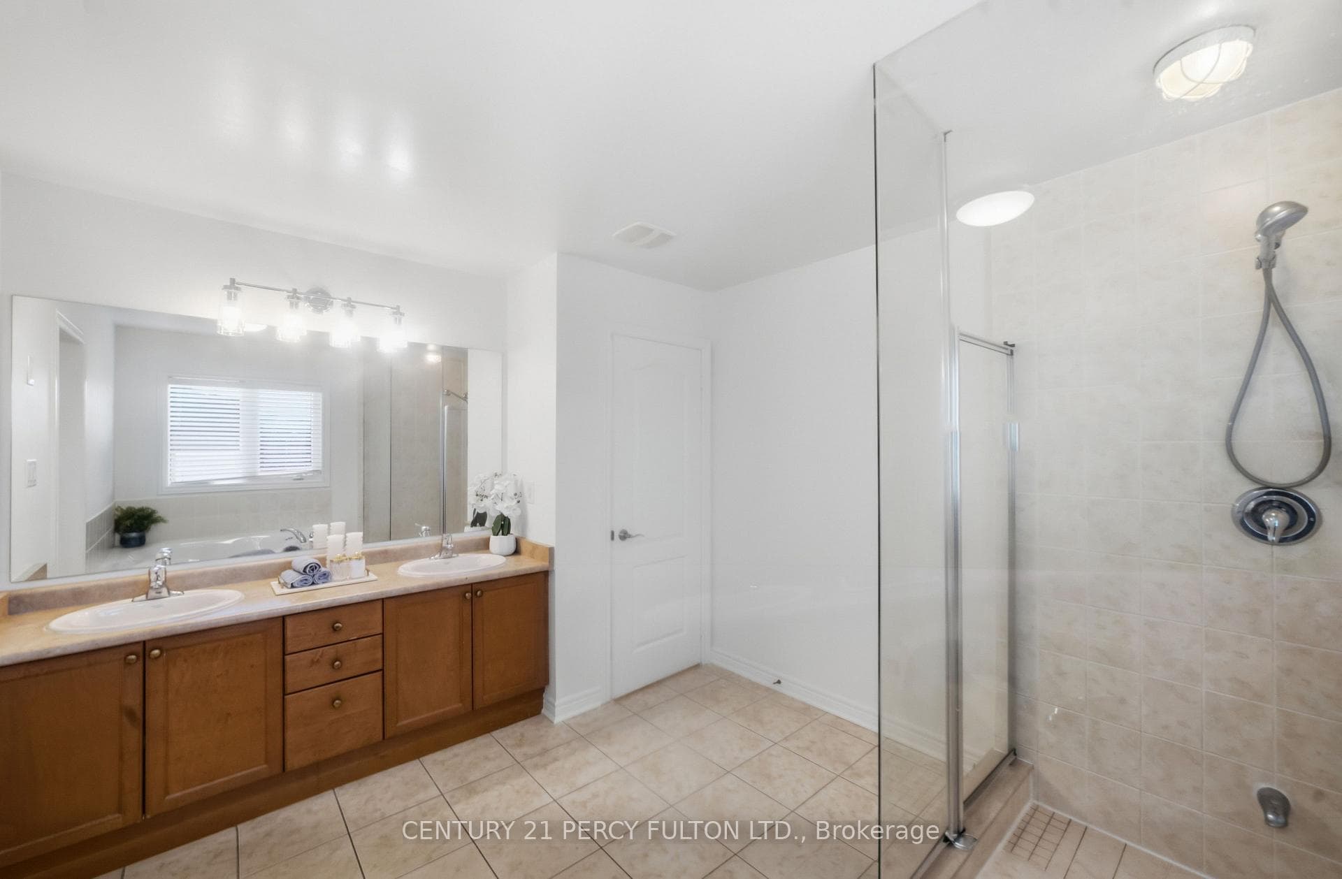 77 Appleview Rd- Primary Ensuite