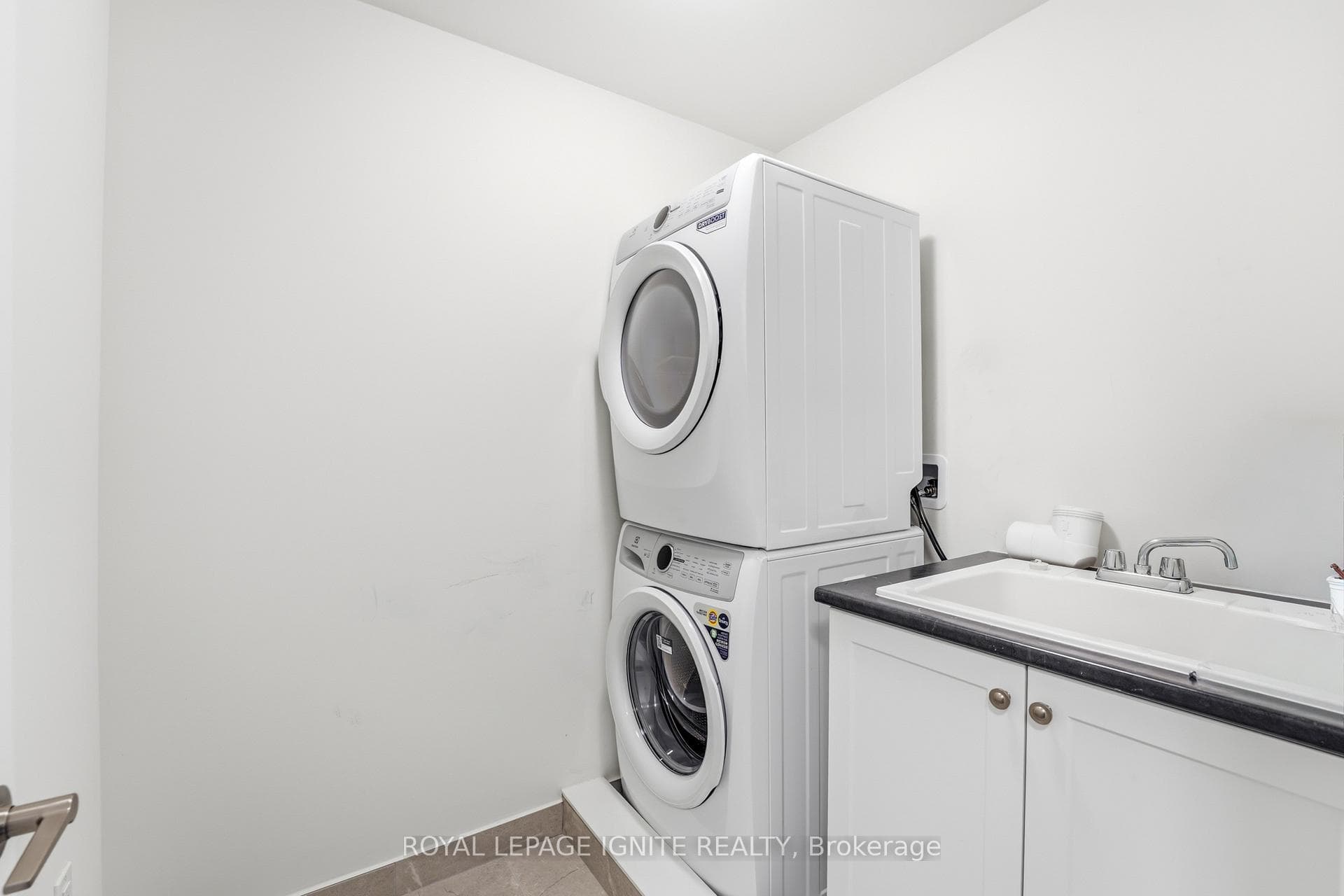 2410 Bushnell Street photo 27
