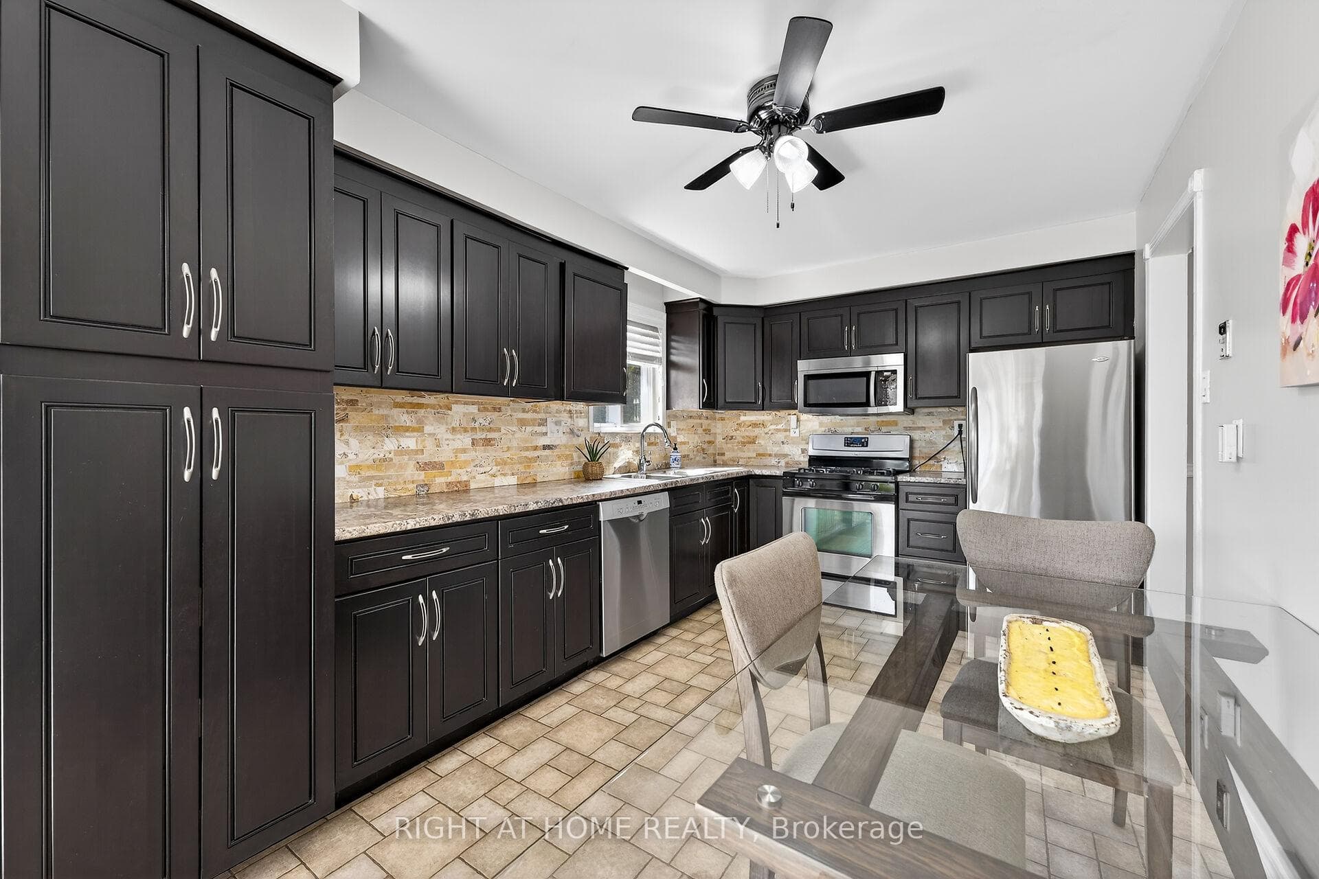 24 Milverton Close photo 4