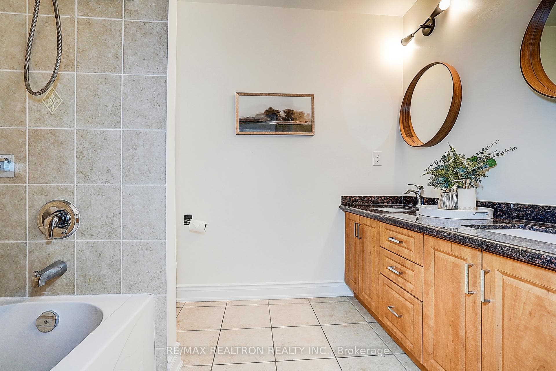 571 Davos Road photo 35