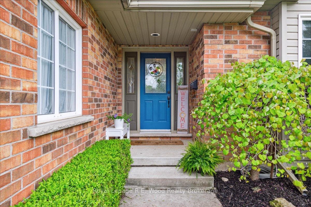 43 WOODLAND Crescent photo 3