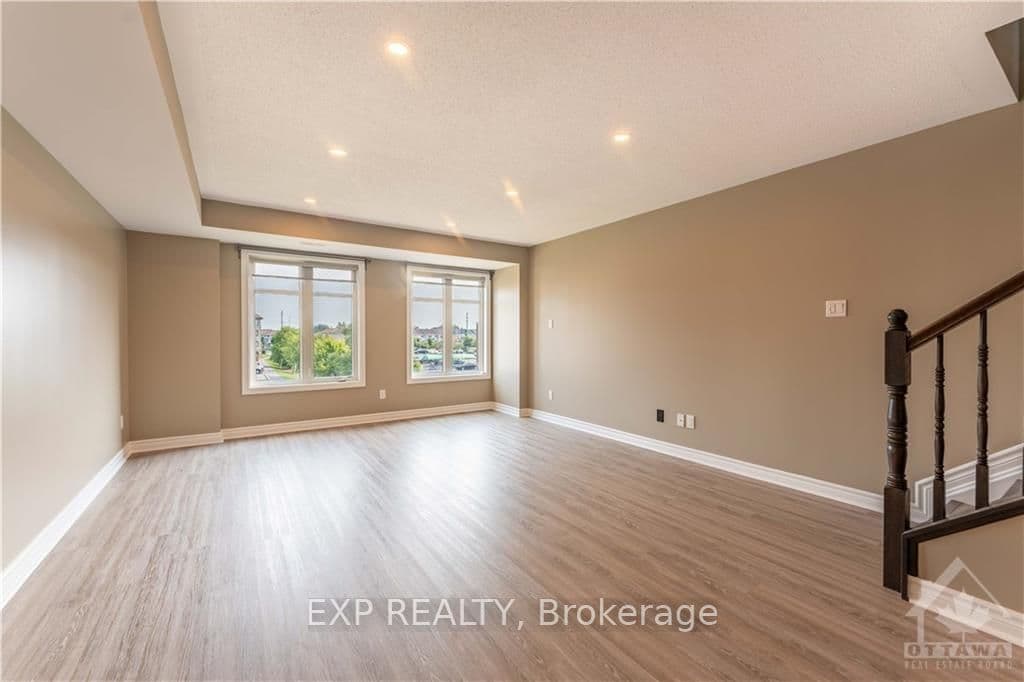 174 BLUESTONE photo 3