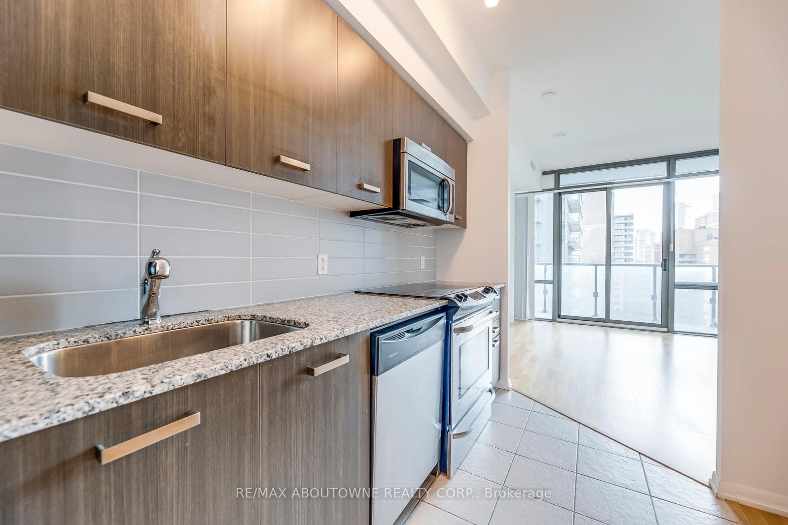 832 Bay Street Unit 1206 photo 12