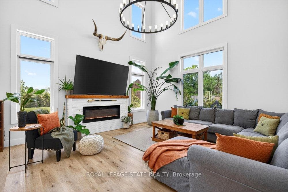 4286 Victoria Avenue photo 4