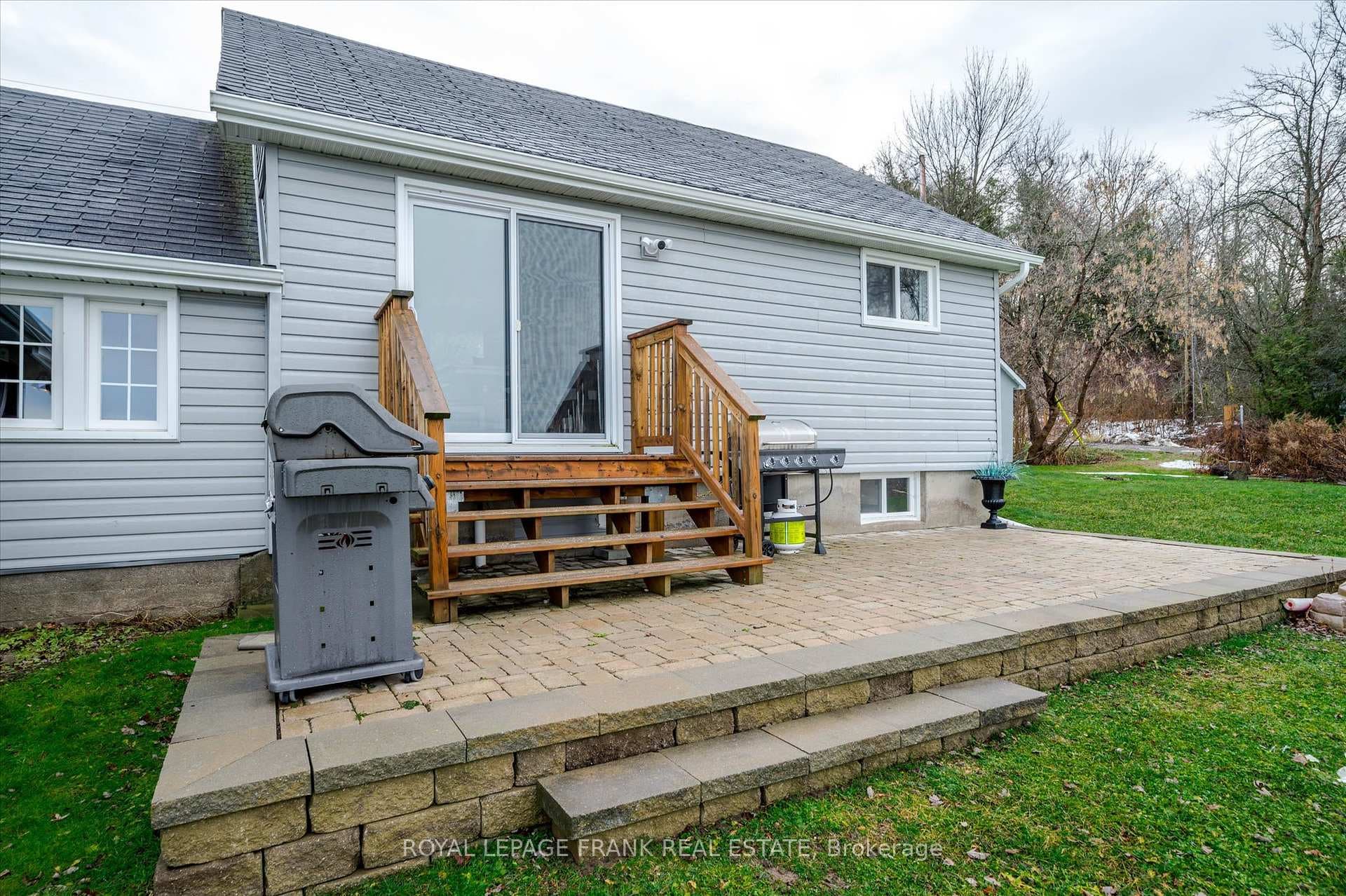 798 Simcoe Street photo 29