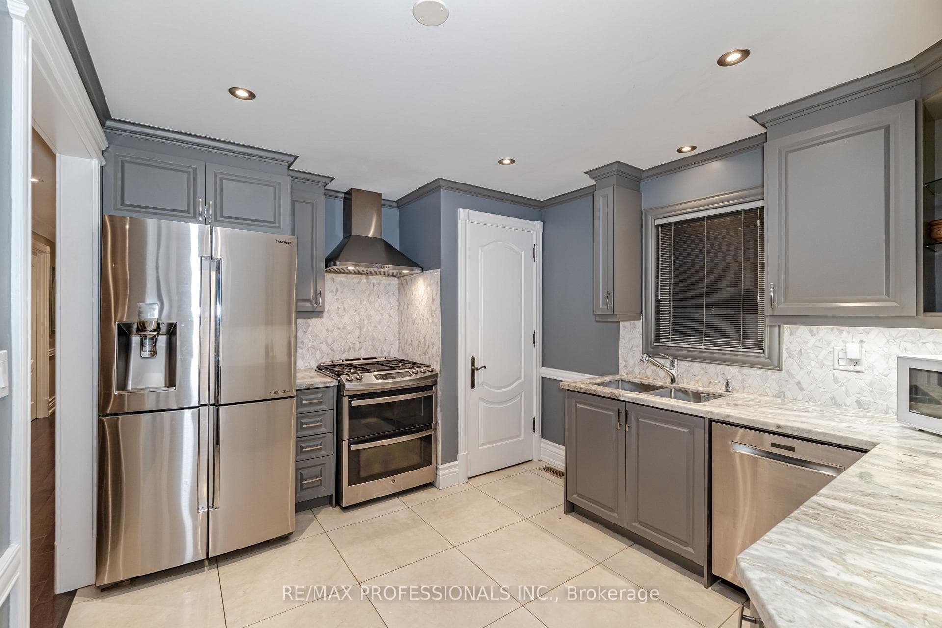 8 Ludstone Drive photo 12