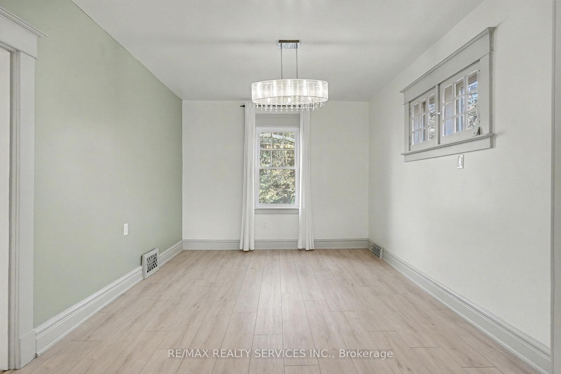 39 Fielden Avenue photo 4