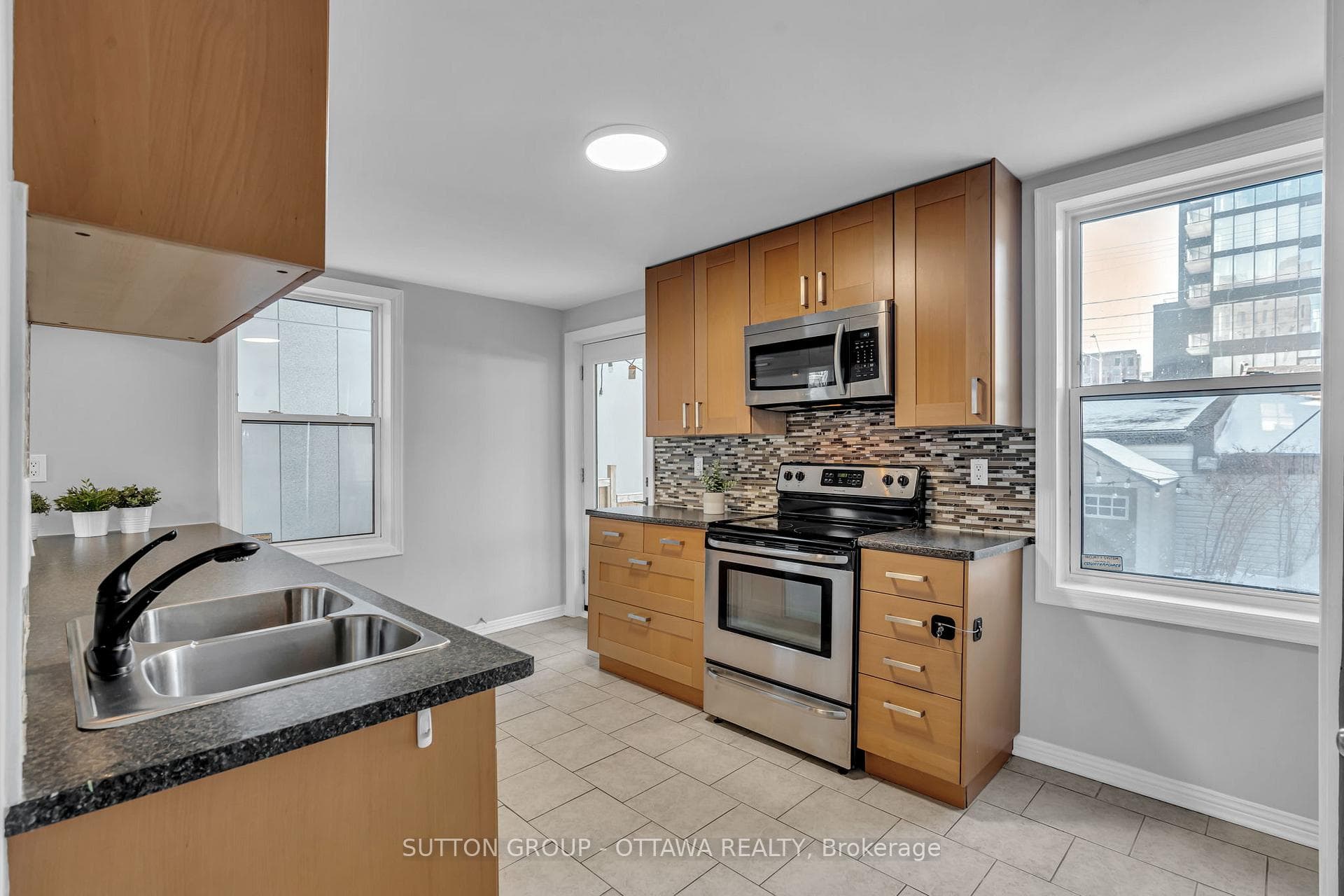 10 NORFOLK Avenue photo 7