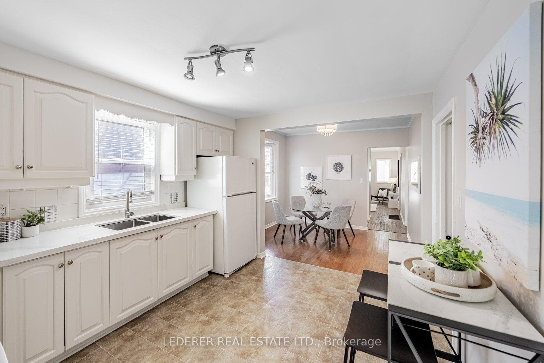 37 Simpson Avenue photo 15