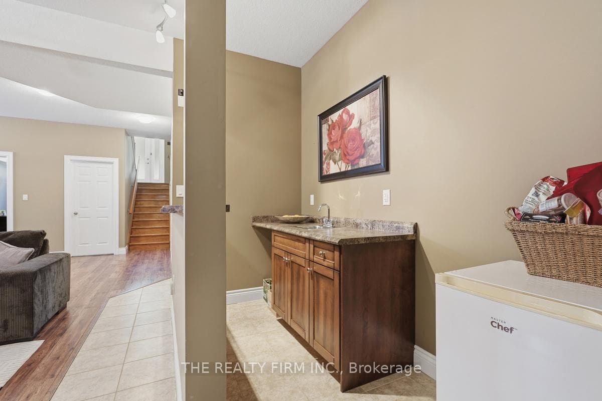 813 Leacock Way photo 35