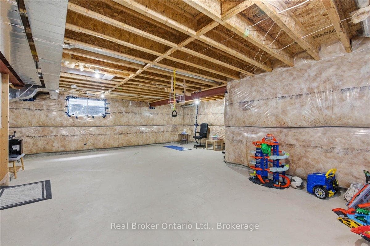 92 Moon Crescent photo 34