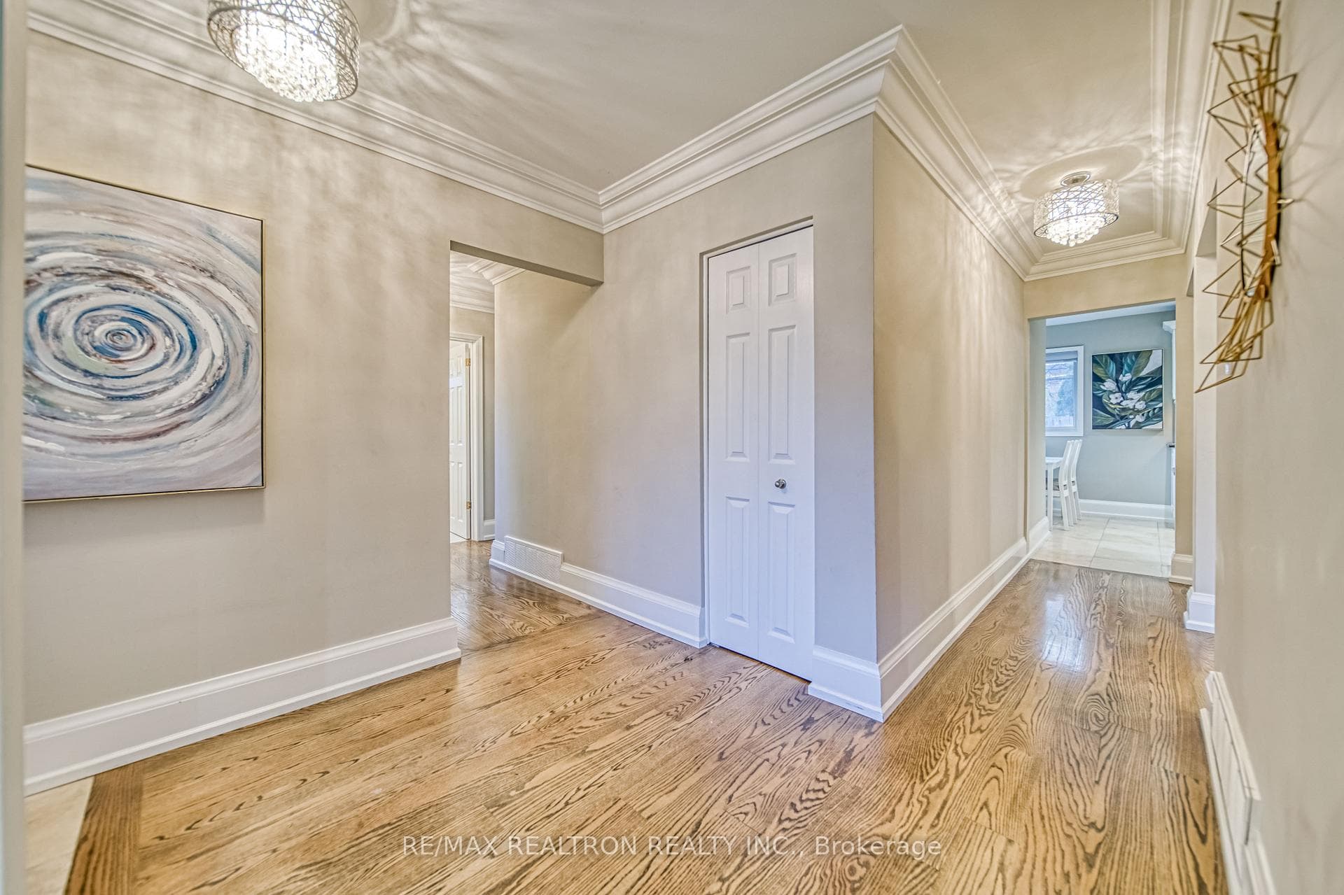 130 Broadlands Boulevard photo 4