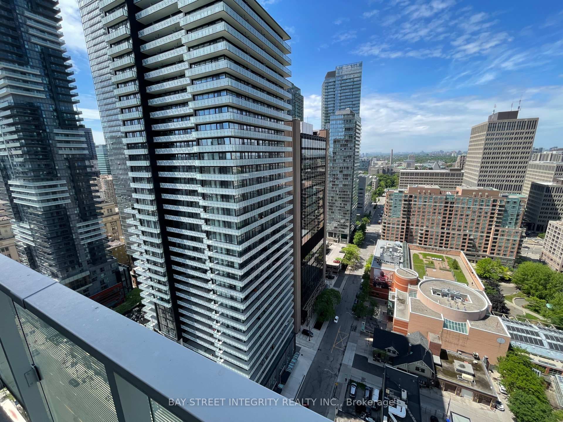 501 Yonge Street Unit 2401 photo 5