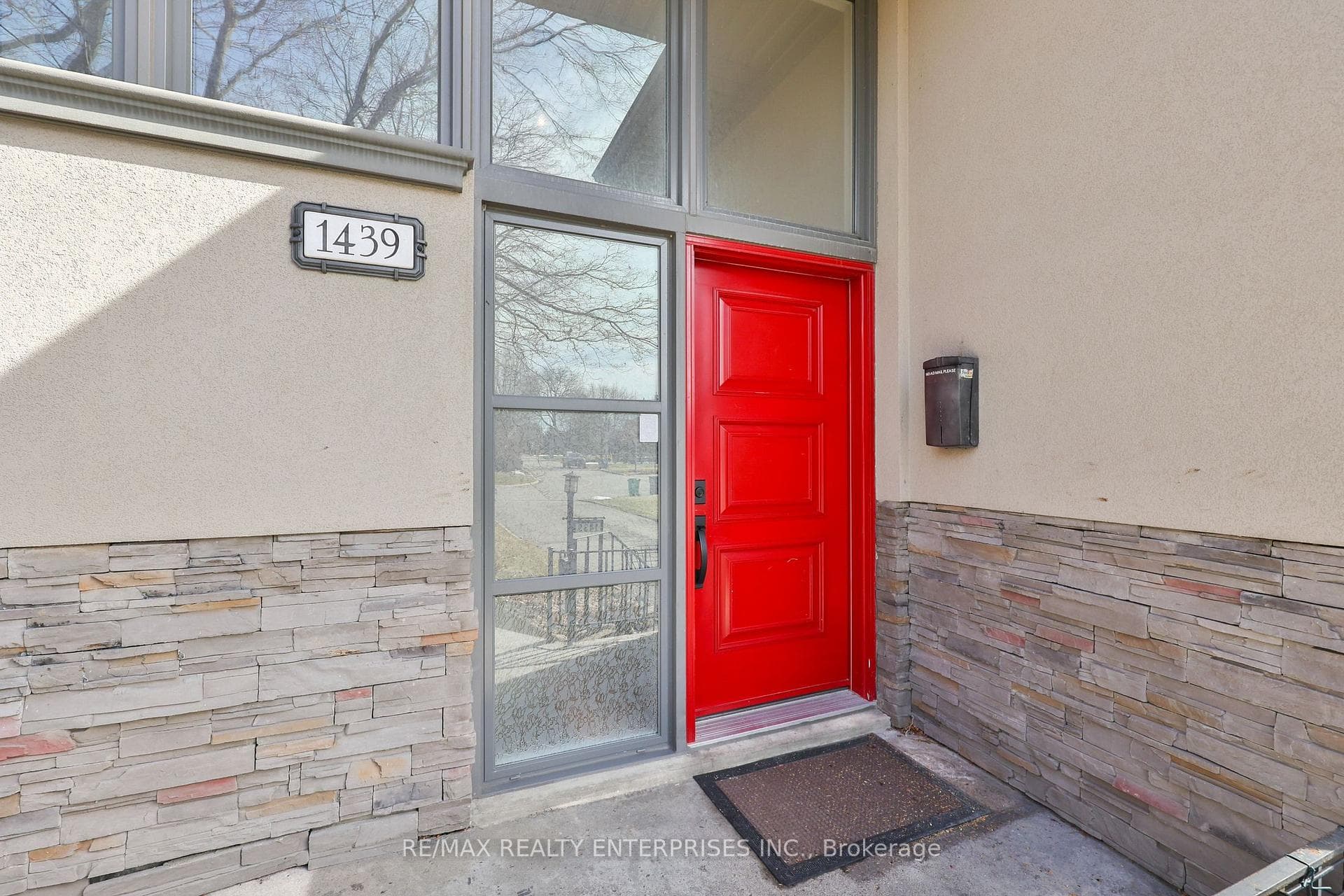 1439 Larchview Trail photo 5