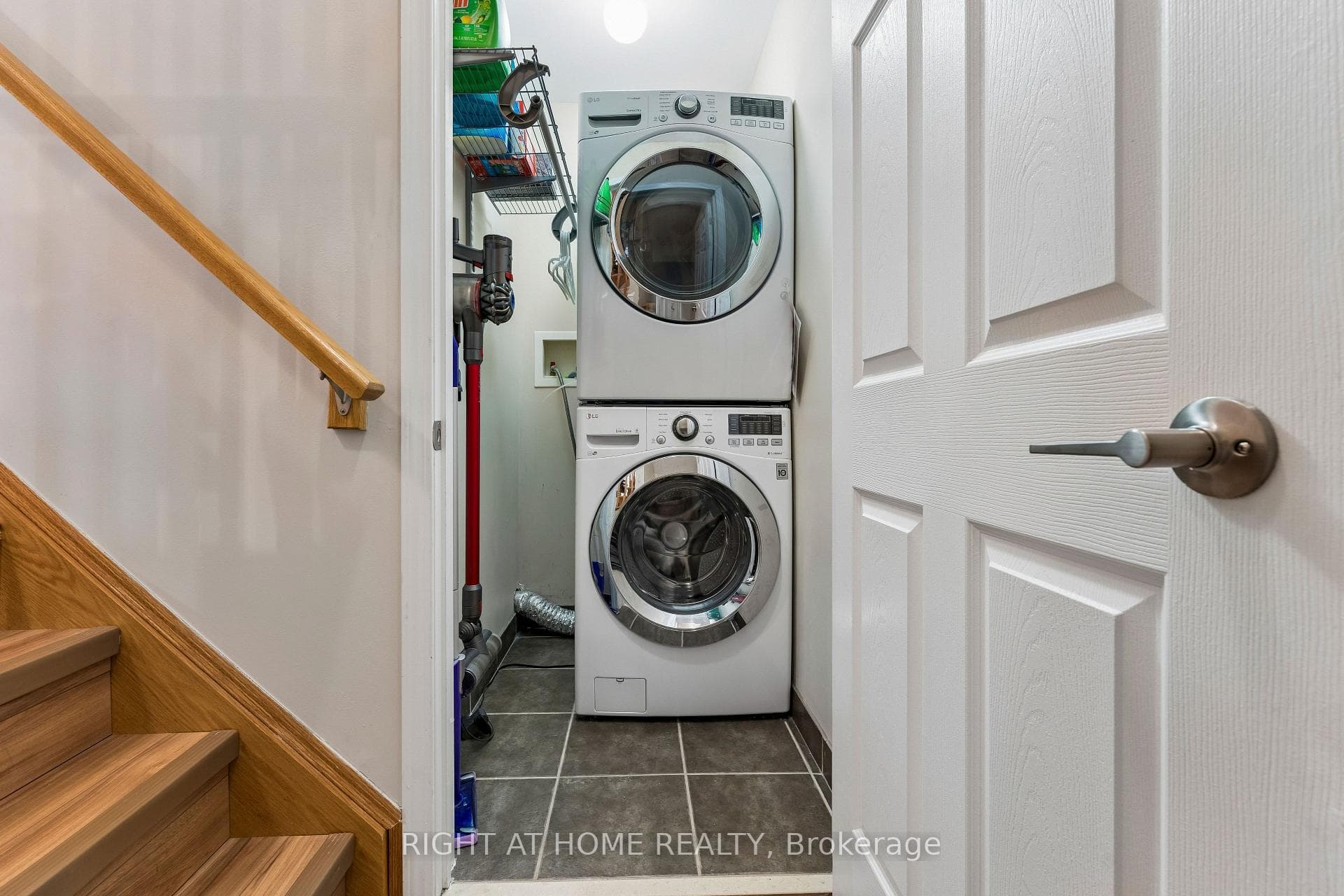 915 Deverell Place photo 11