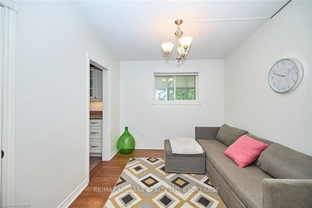 31 LORIMER Street photo 17