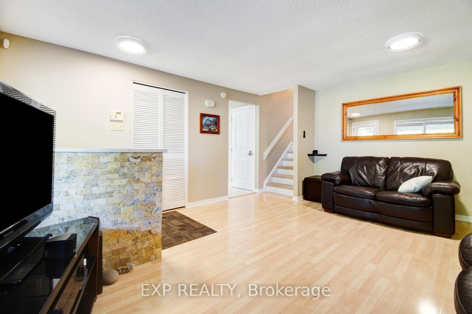 65 BRENDAWOOD Crescent photo 10