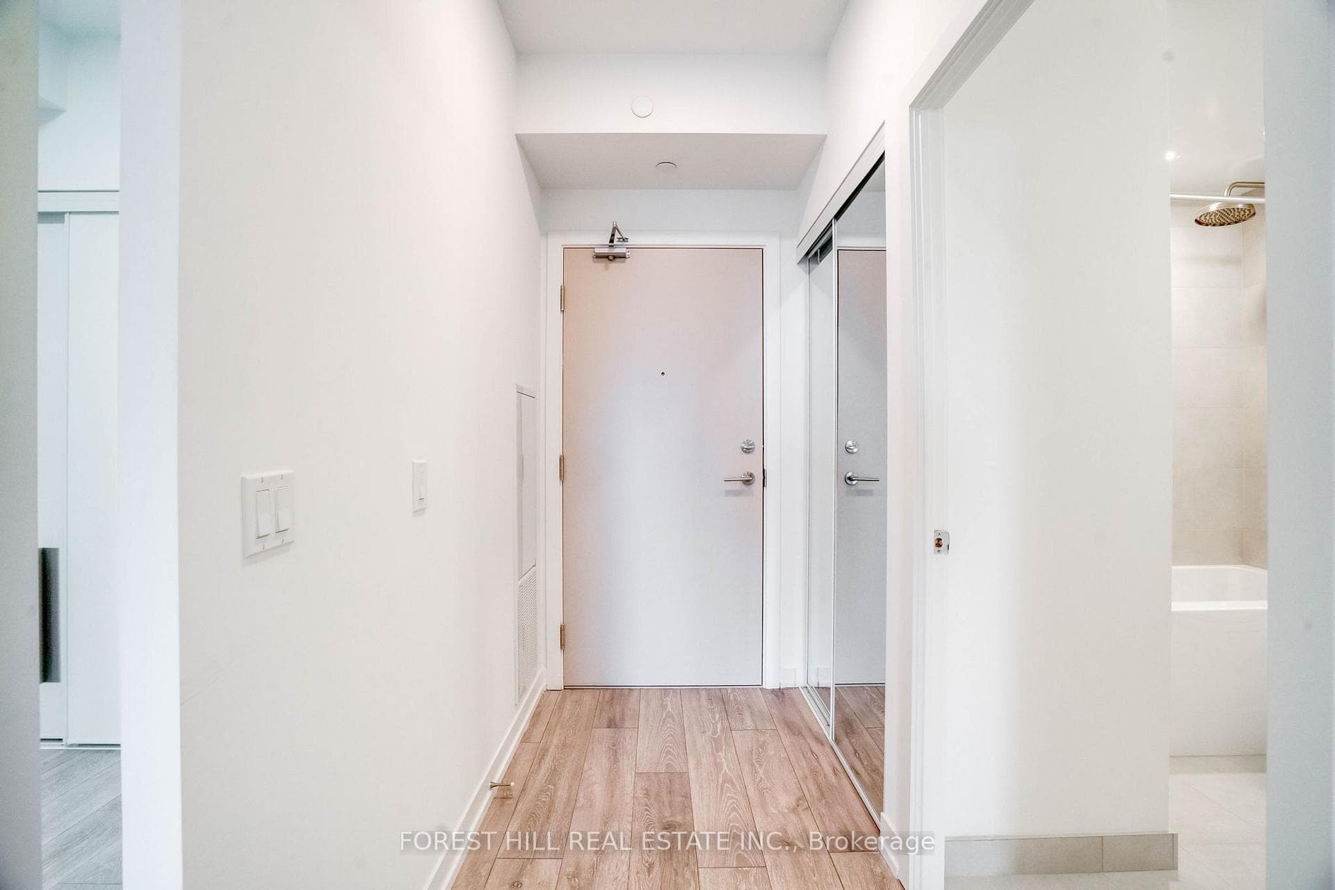 2020 Bathurst Street Unit 1502 photo 2