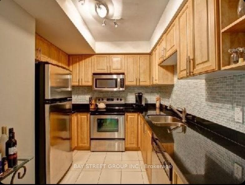 263 Wellington Street Unit 504 photo 3