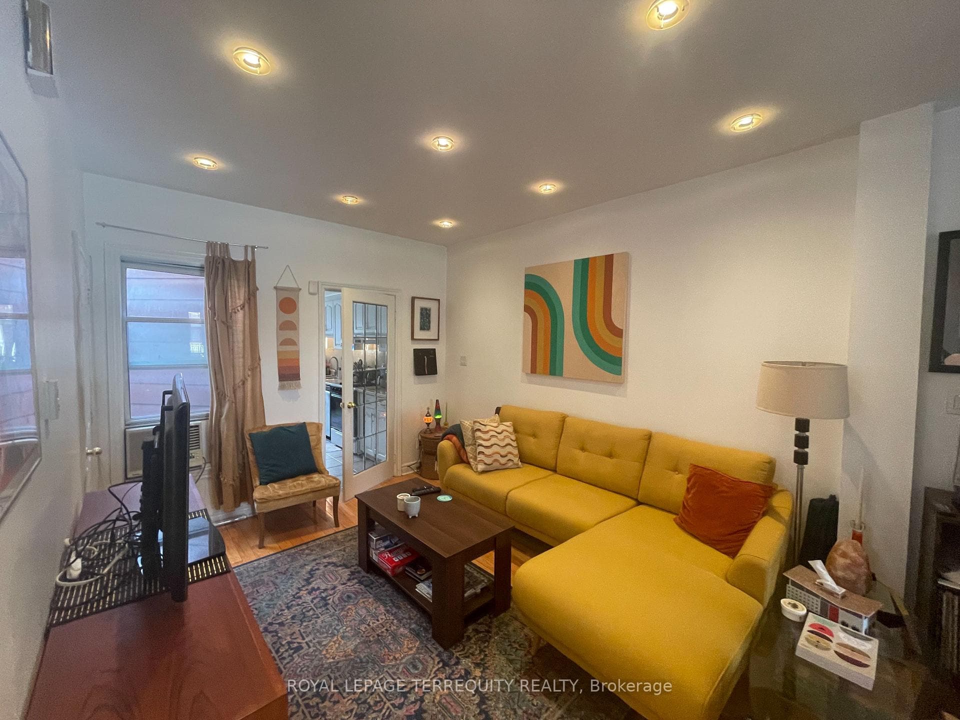 693 Crawford Street photo 4