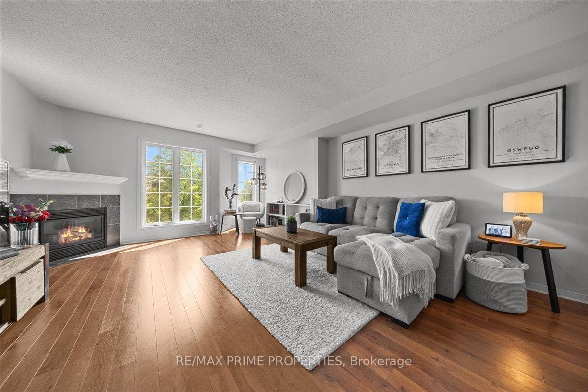 793 Longfields Drive photo 2
