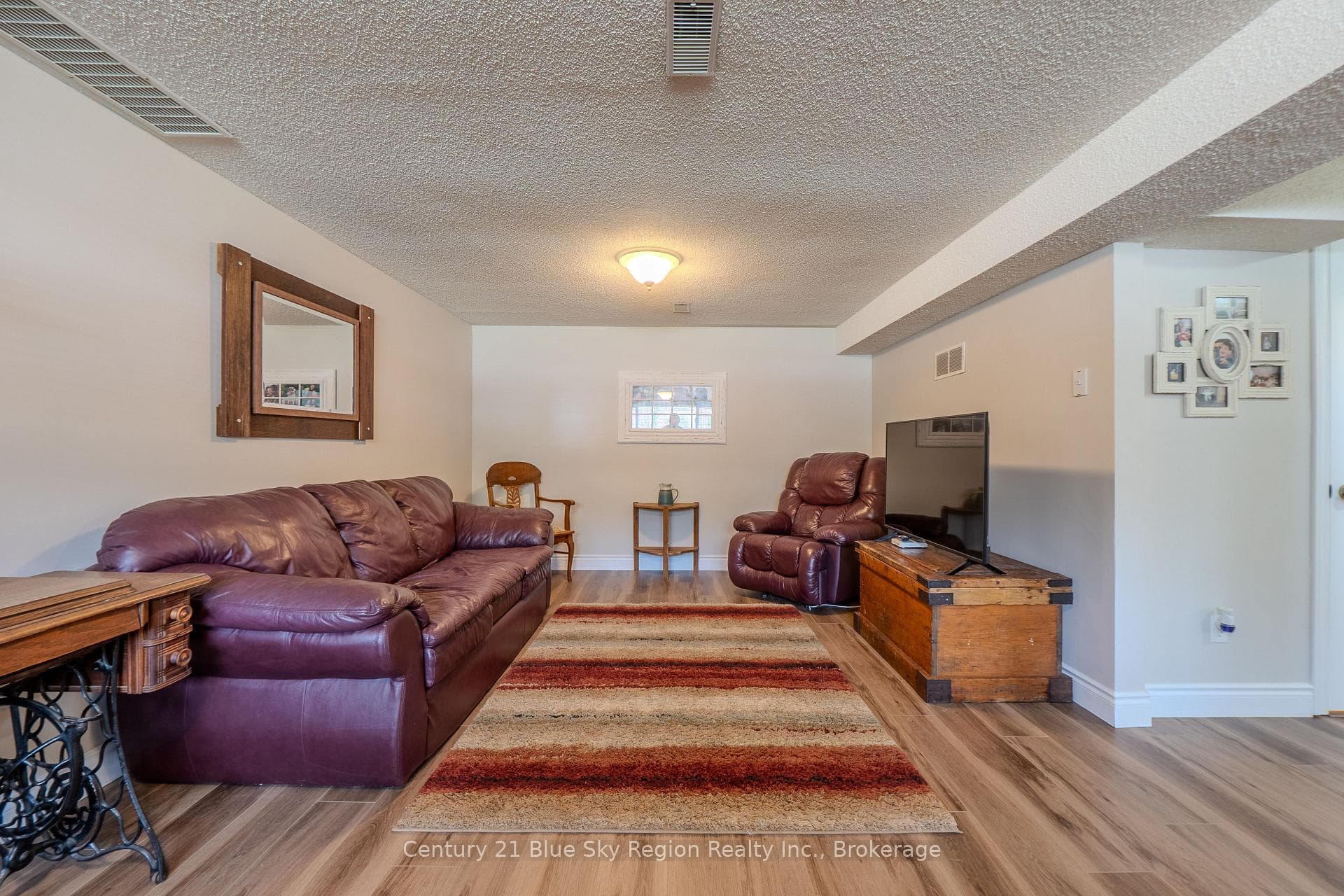 203 Rancier Street photo 27