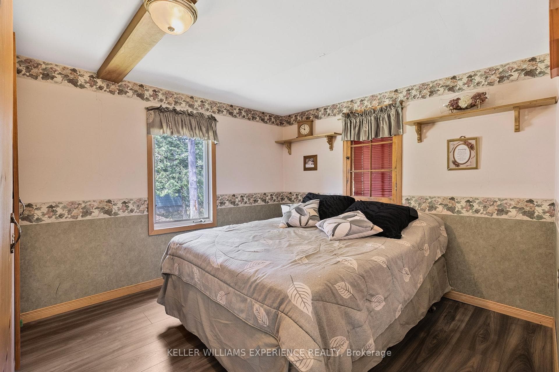 10 Simcoe Road photo 10