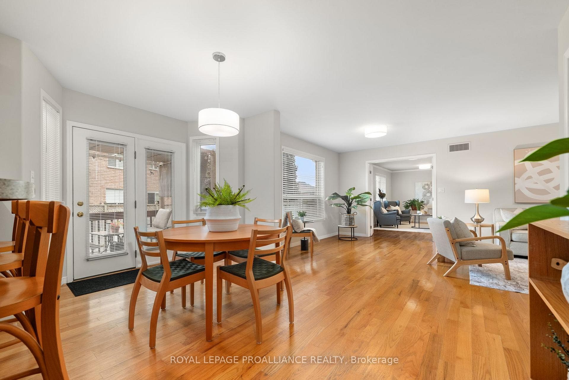 8 Linden Lane photo 14