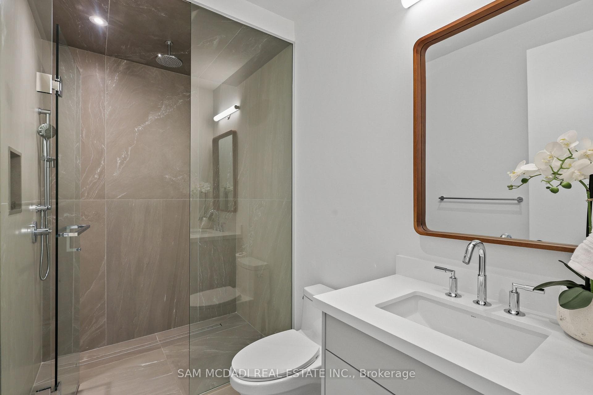 2186 Harcourt Crescent photo 24
