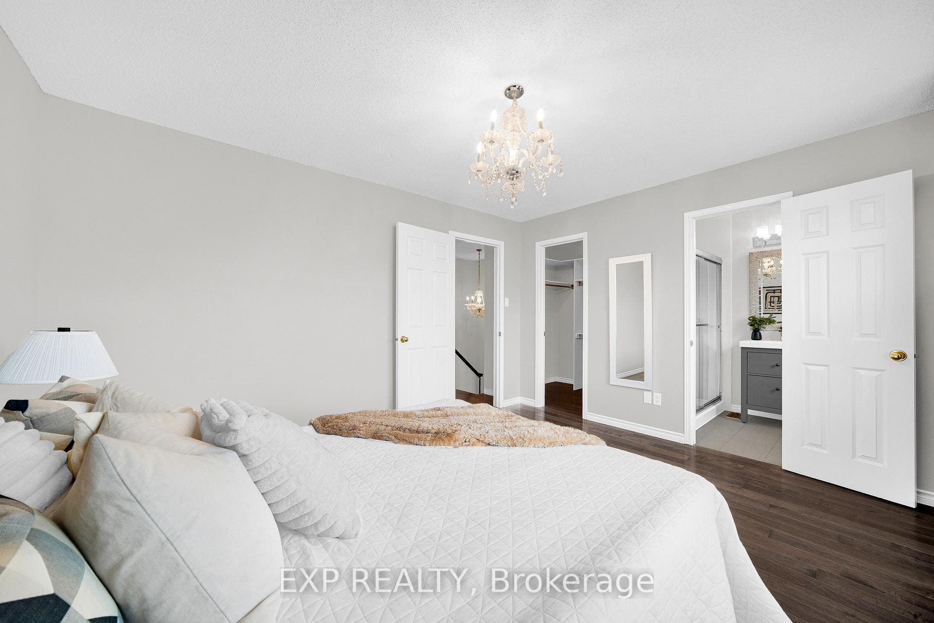 143 Arcola Private photo 22