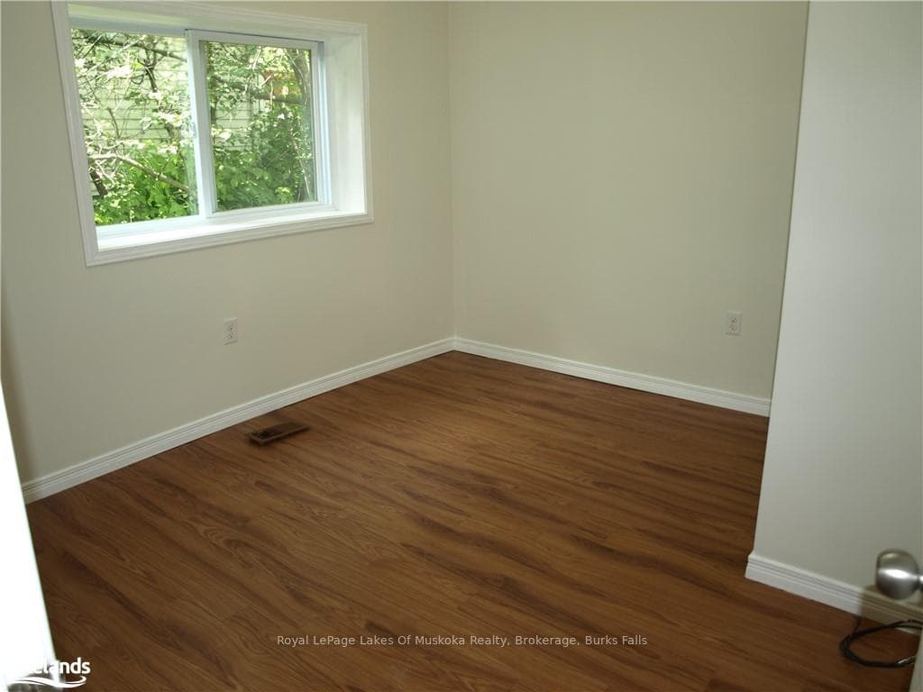 237 YONGE Street photo 7