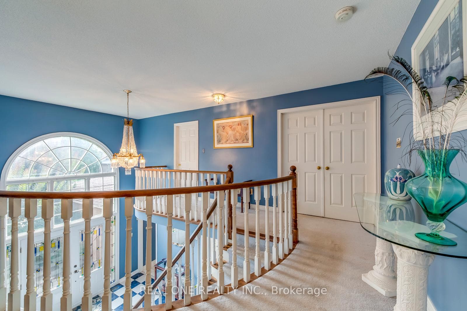 566 Blenheim Crescent photo 21