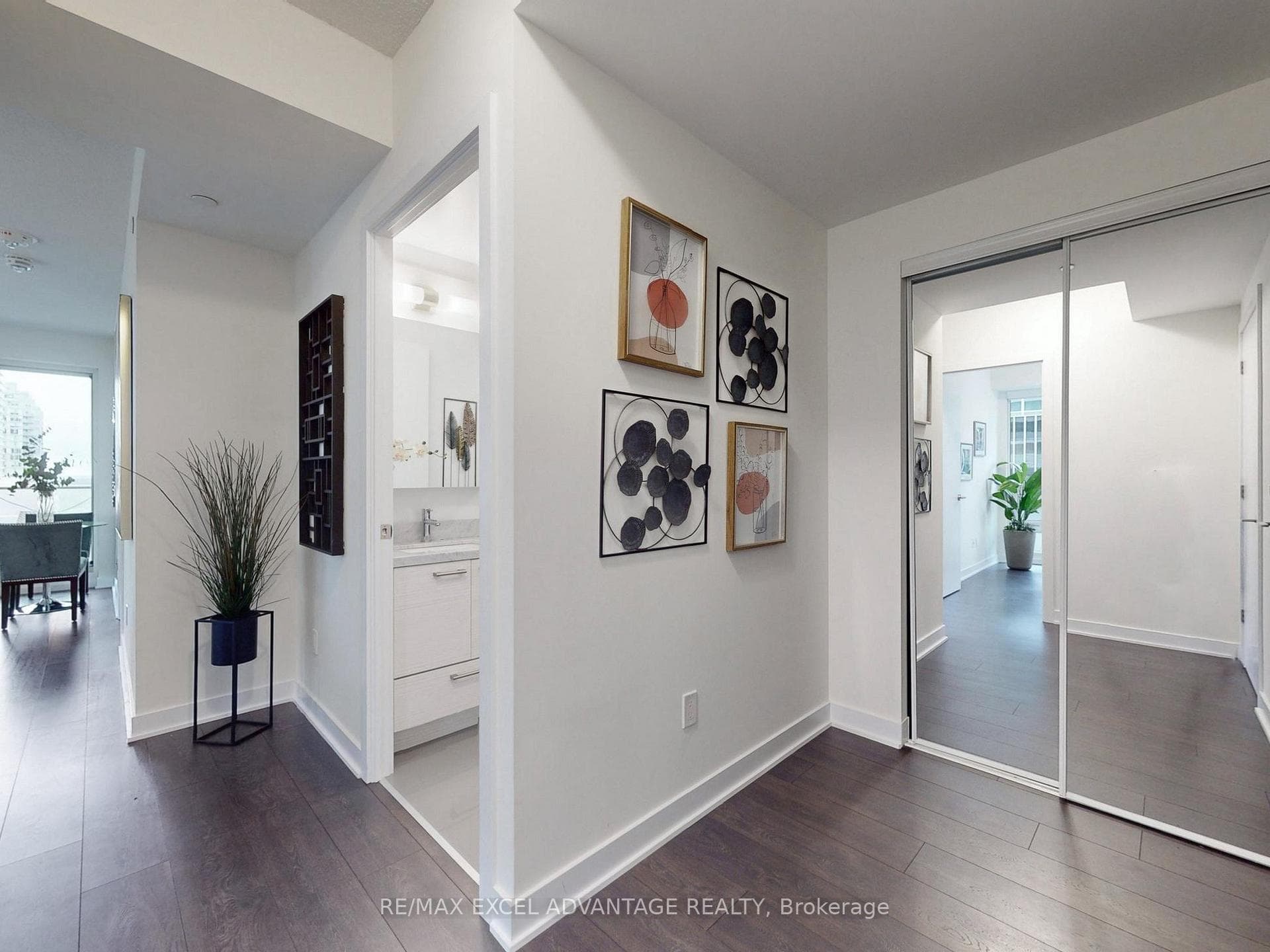 2221 Yonge Street Unit 1509 photo 32