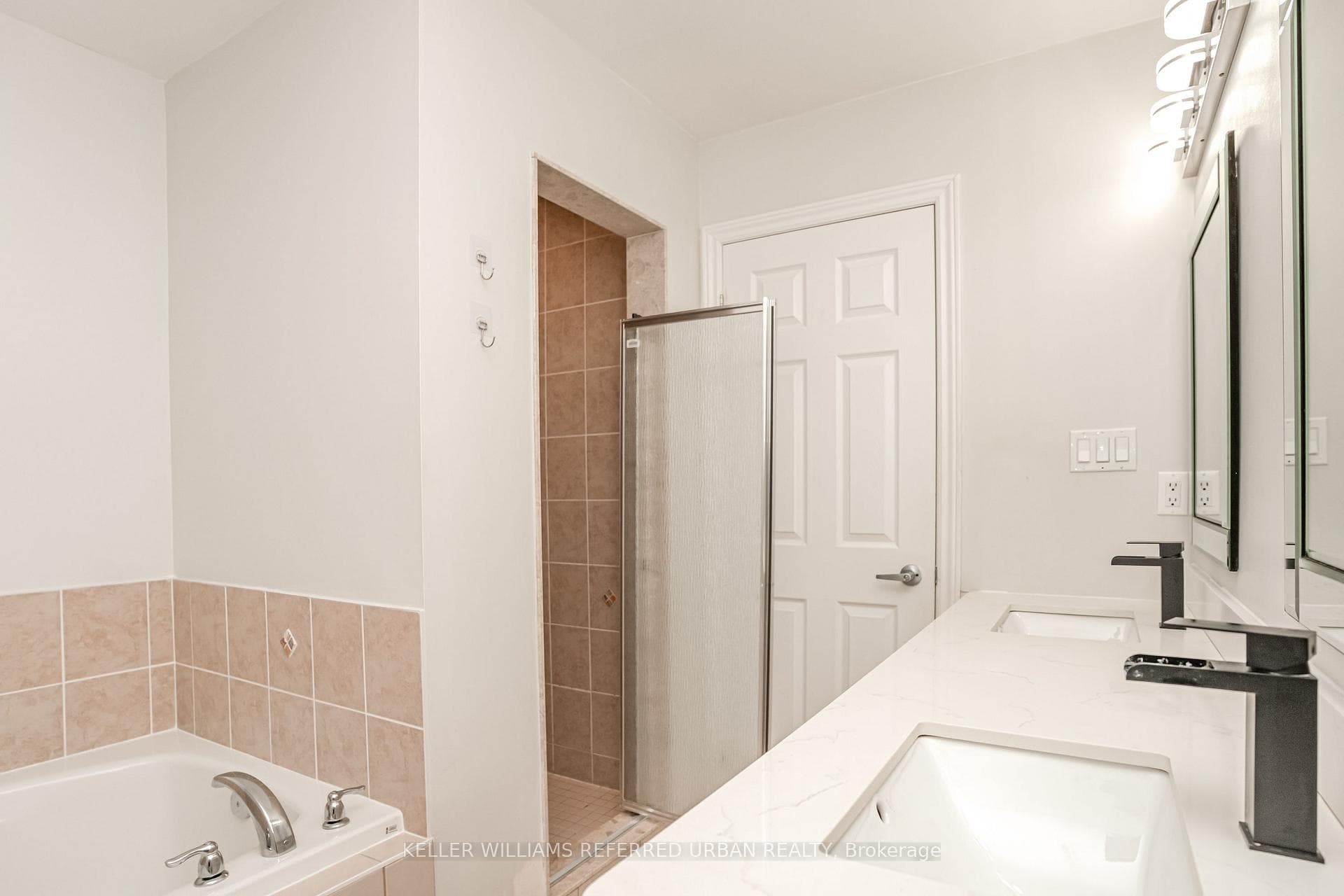 13313 Bathurst Street photo 13