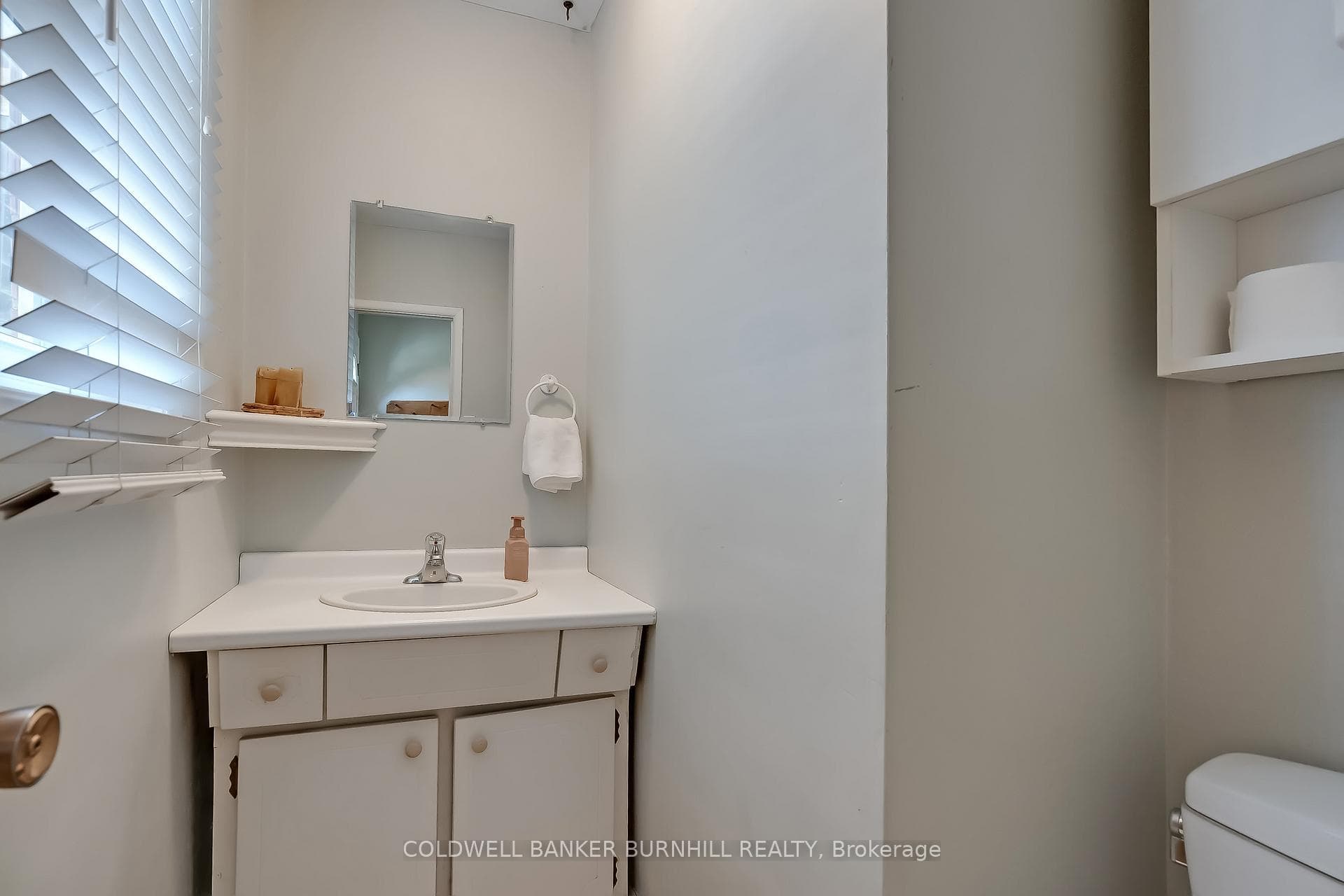 1153 BELLVIEW Street photo 22