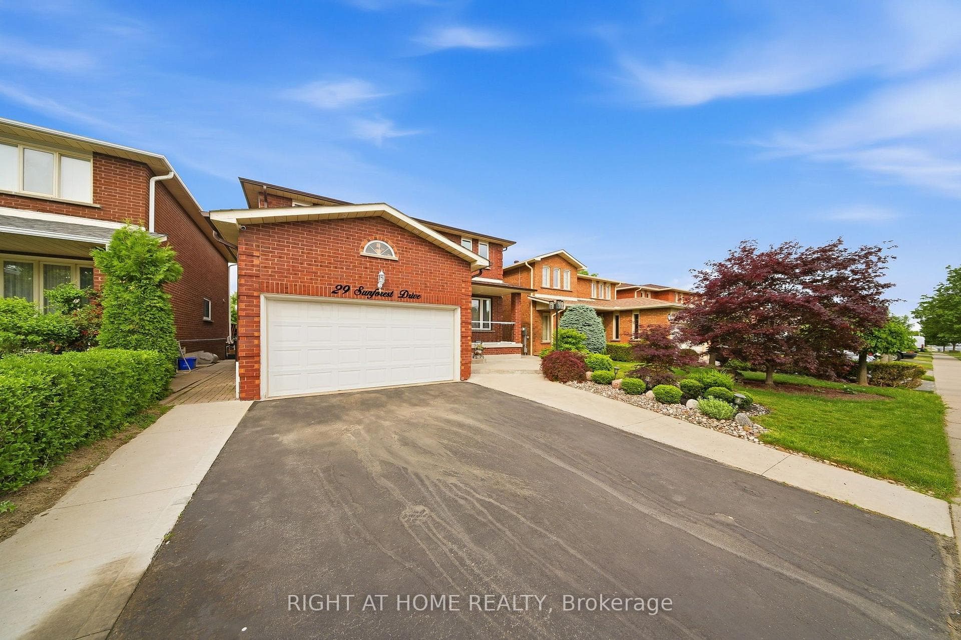 29 Sunforest Drive photo 5