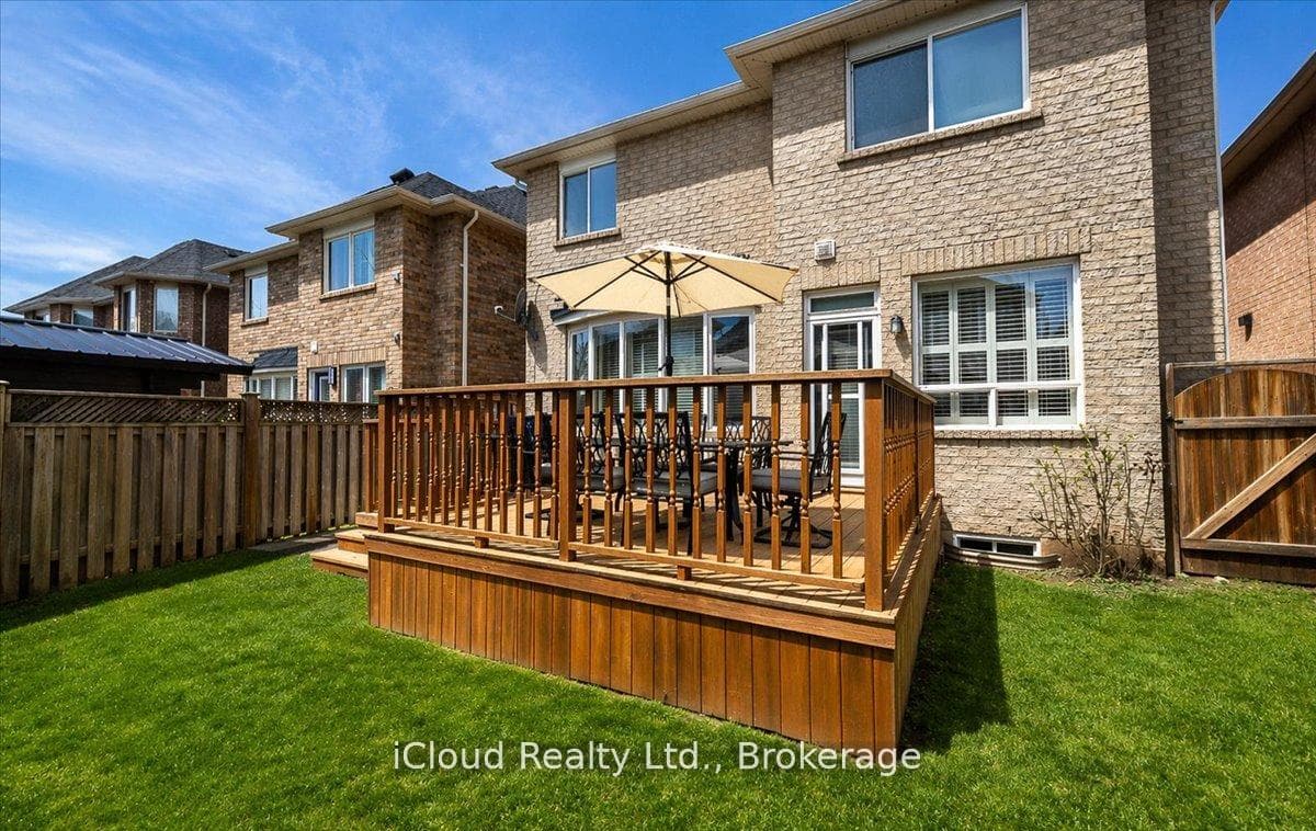 625 Laughren Crescent photo 4