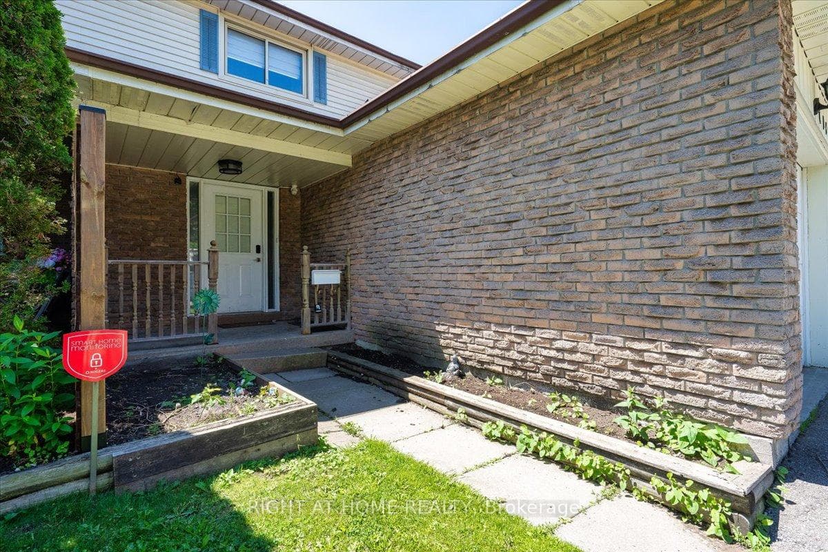 1087 Venus Crescent photo 3