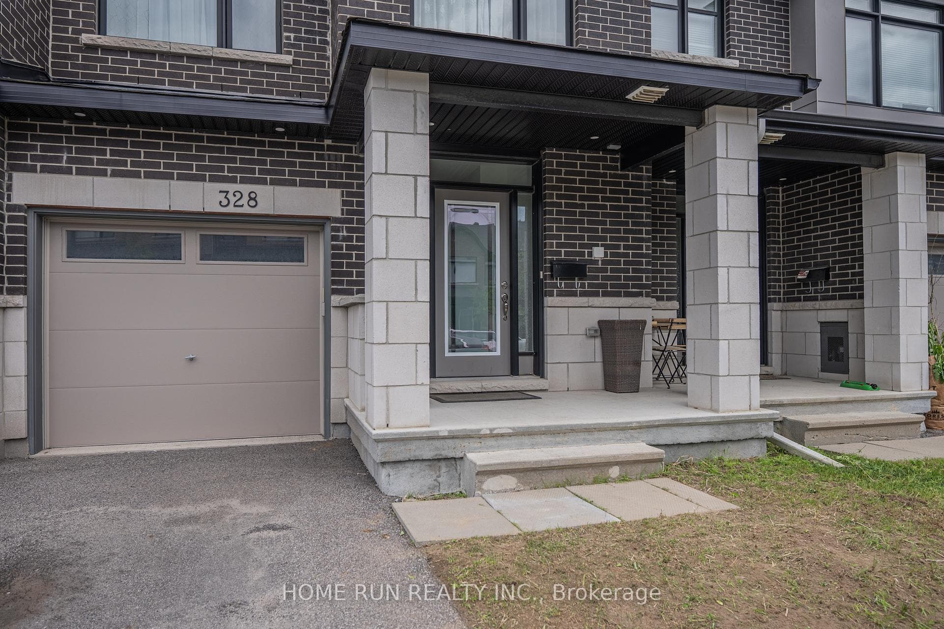 328 Ibanez Walk photo 2