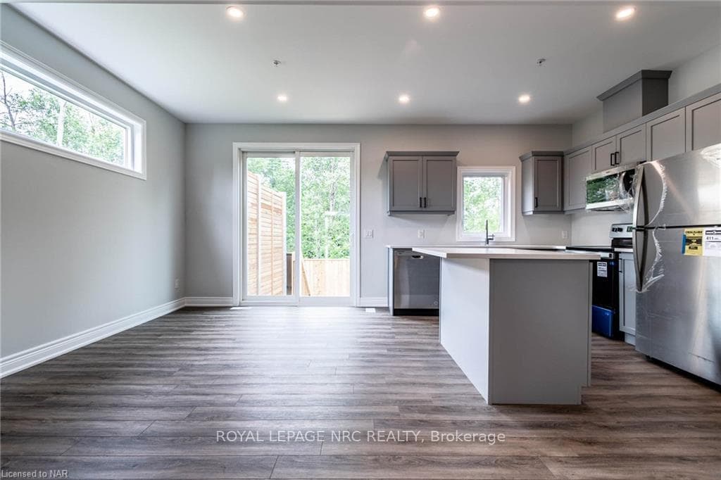 121A Moffatt Street Unit 10 photo 9