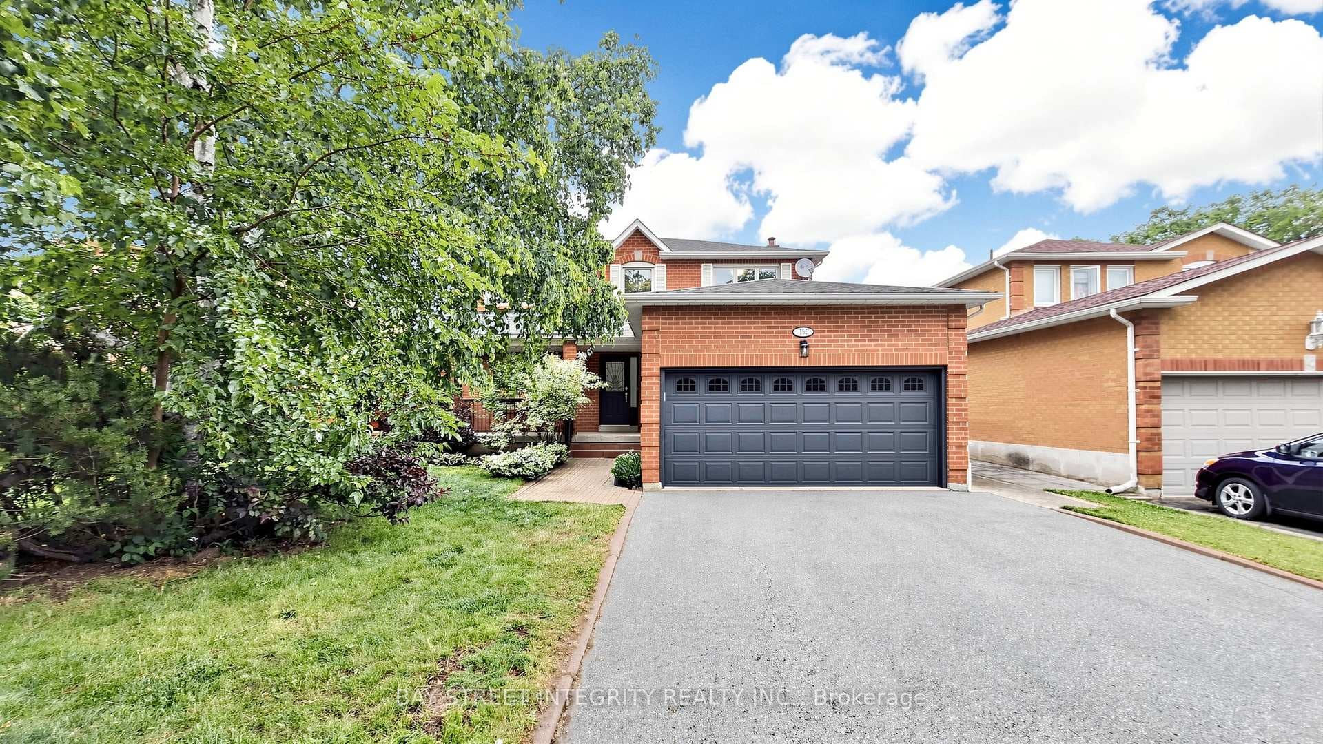158 Largo Crescent photo 1
