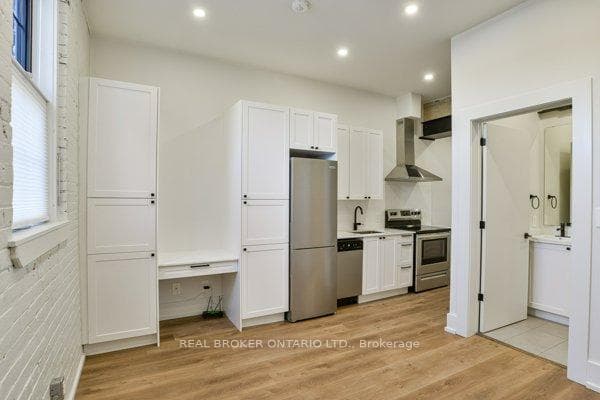 27 Peter Street Unit 103 photo 17