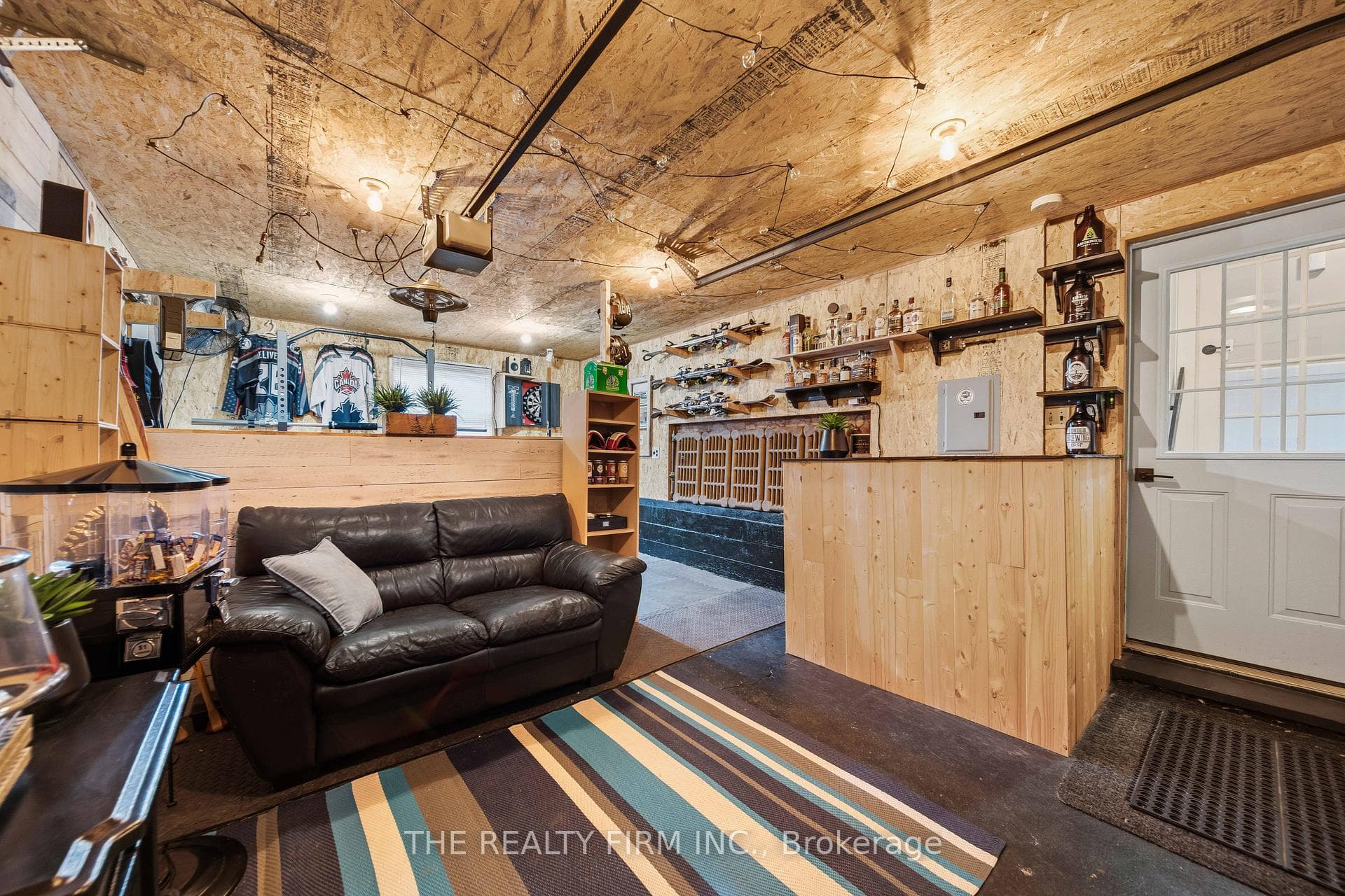 599 John Street photo 44
