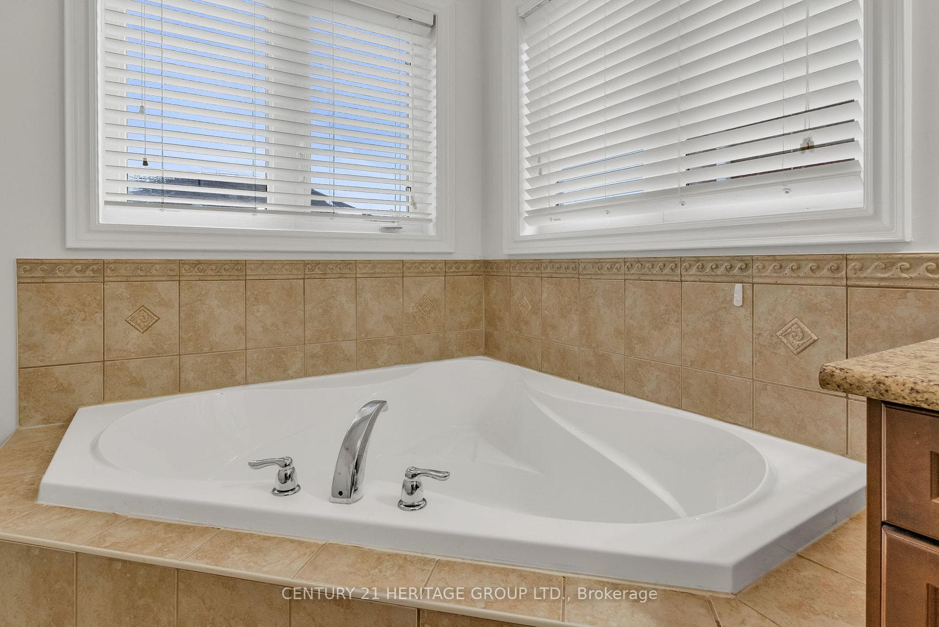 39 White Beach Crescent photo 41